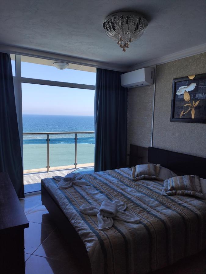 Deluxe Apartments Gallery 2 Pantai Sunny Bagian luar foto