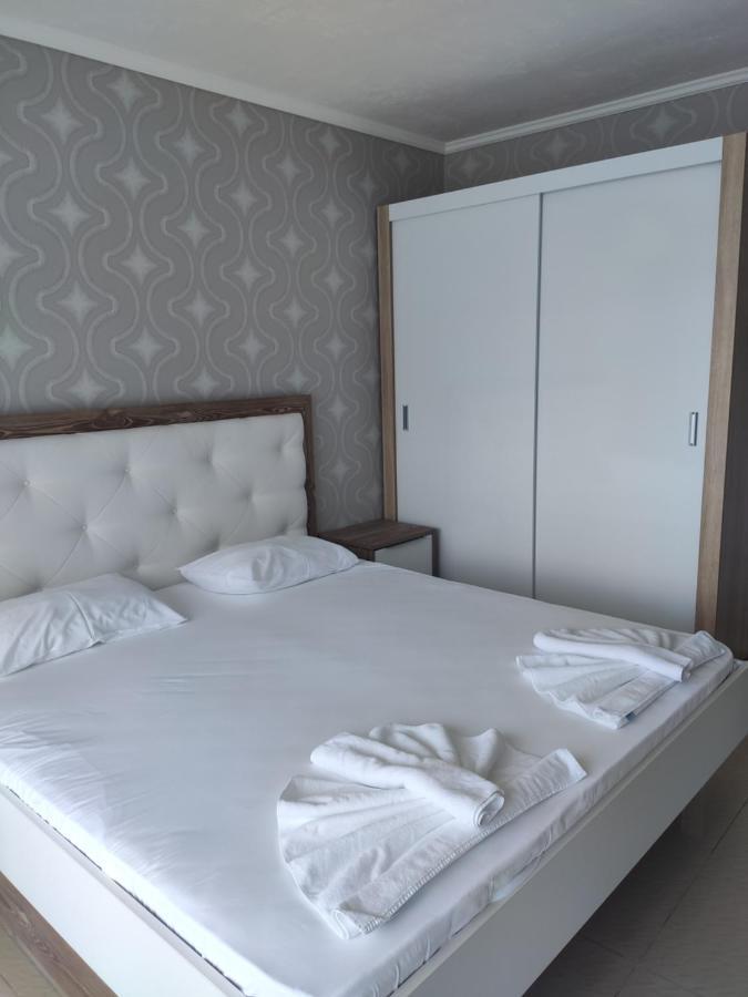 Deluxe Apartments Gallery 2 Pantai Sunny Bagian luar foto