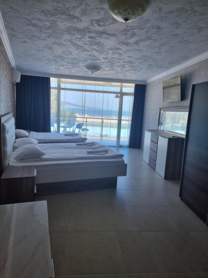 Deluxe Apartments Gallery 2 Pantai Sunny Bagian luar foto